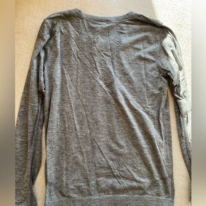 Lululemon swiftly tech long sleeve hip length - size 4